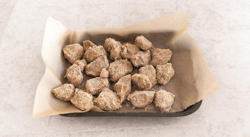 Курча по-міланськи ДЛЯ ВЕЛИКИЙ КОМПАНІЇ