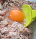 КОТЛЕТИ з ананасом і КРАБОВИМИ ПАЛИЧКАМИ 