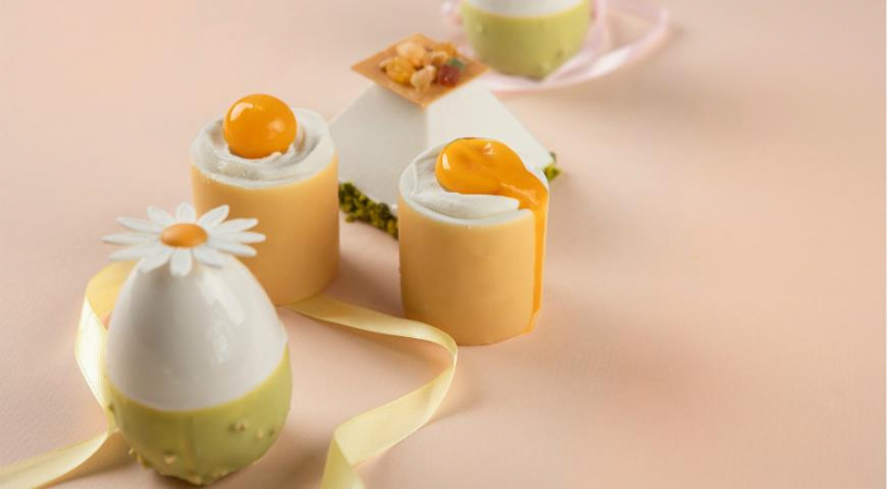 КУЛИЧ з шоколадним яйцями