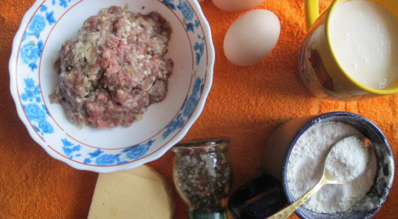 ПИРІГ з фрикадельками під сирною-кунжутного шапочка