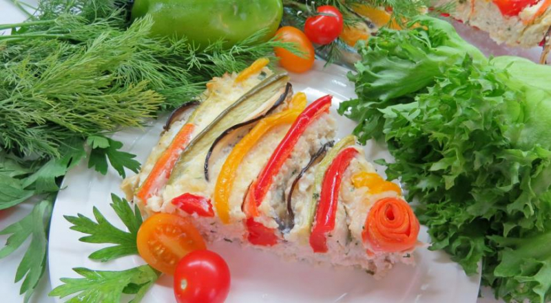 РІЗНОБАРВНА ЗАПІКАНКА з фаршем і овочами