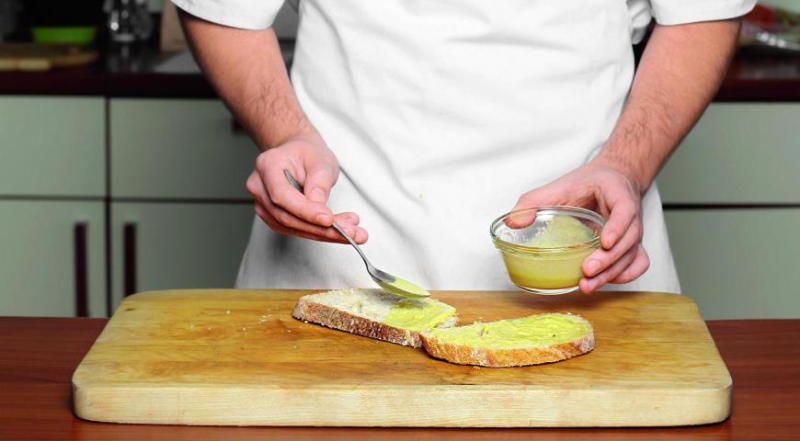 сЕНДВІЧ з & nbsp; шинкою і & nbsp; САЛЯМІ