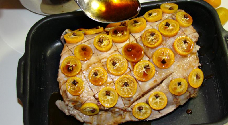 свинячої корейки З кумкват у медовій глазурі 