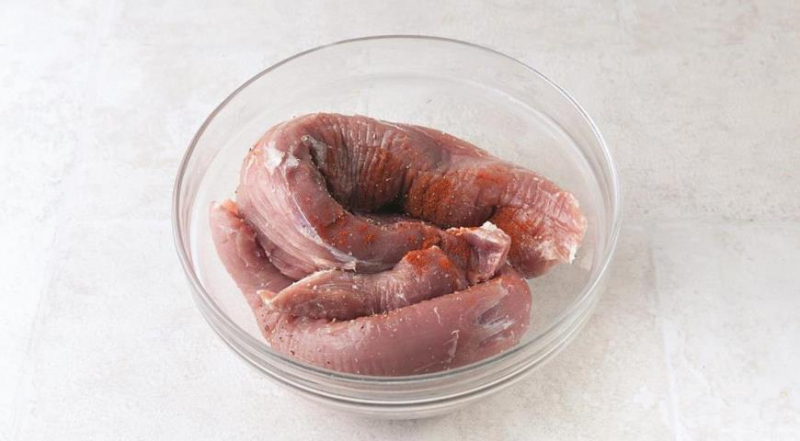 свинячої вирізки на вугіллі з ГОСТРОЇ сальсу