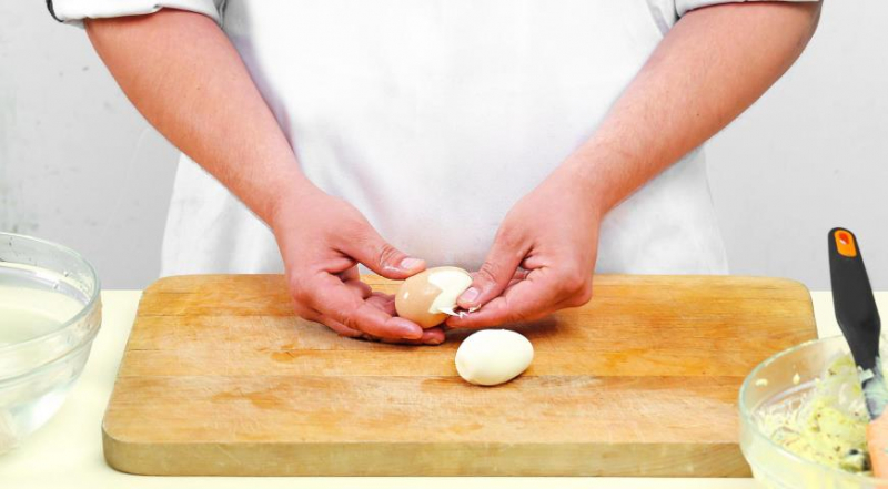 ТЕПЛА Салат з яйцями цесарки і Печена картопля 